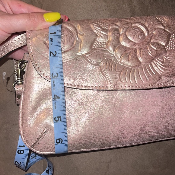 Patricia Nash NWT Metallic pink adjustable crossbody purse. - Picture 9 of 12